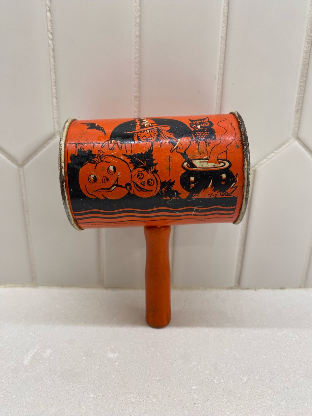 VTG 40s U.S. Metal Toy Mfg Co. Tin Litho Noisemaker Witch Cauldron Jol Halloween